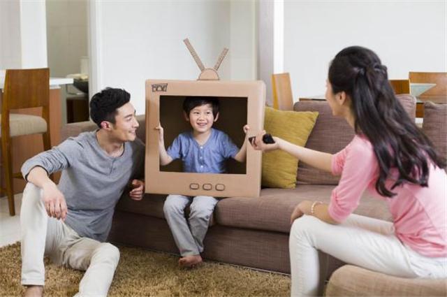 家长别再用灌输式教育了,试试“经历体验”教育,让孩子更懂事