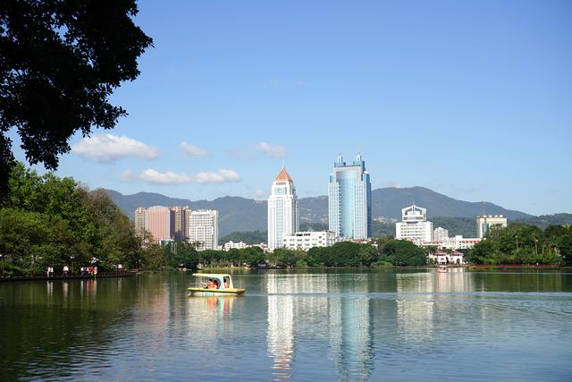 福州历史最悠久的公园,与杭州西湖同名,被誉为“福建园林明珠”