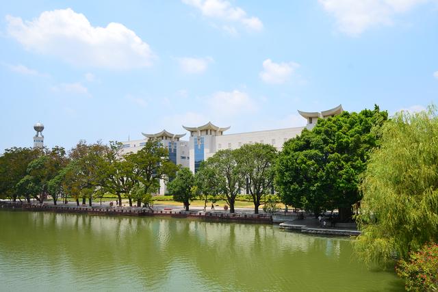 福州历史最悠久的公园,与杭州西湖同名,被誉为“福建园林明珠”