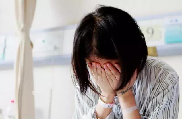 22岁女学生，晕倒在急诊室，医生痛骂：年轻人，这点常识都没有