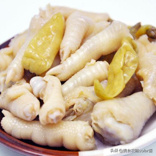 「泡椒凤爪」教您在家6步轻松制作完成!酸辣爽口、皮韧肉香