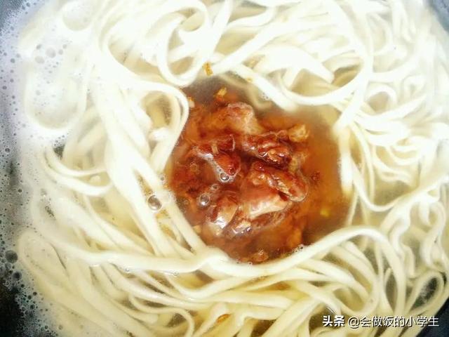 真香警告!这种面汤鲜肉嫩面劲道,每一口都能吃出绝妙味道
