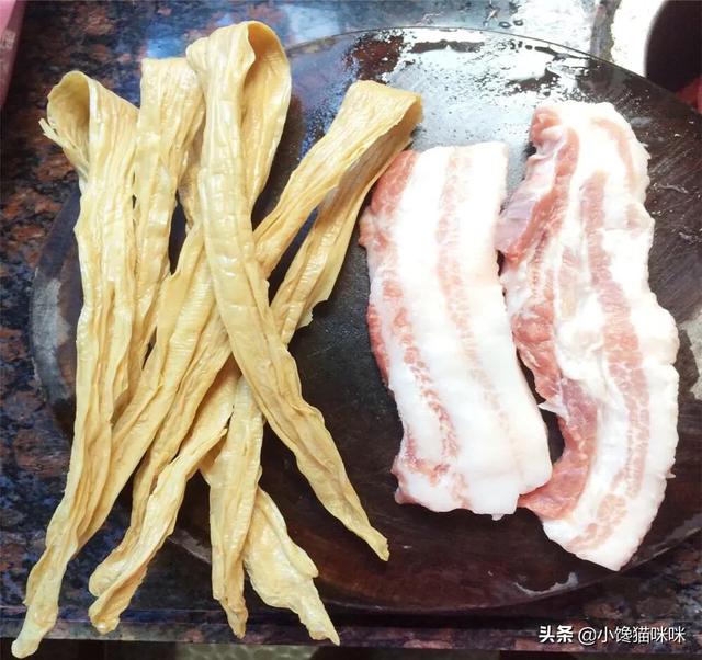 腐竹炒肉的做法,焖煮入味,吃的超级满足