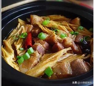 腐竹炒肉的做法,焖煮入味,吃的超级满足
