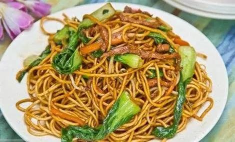 想吃炒面再也不用去饭店了,教你自己在家做,一上桌家人抢着吃
