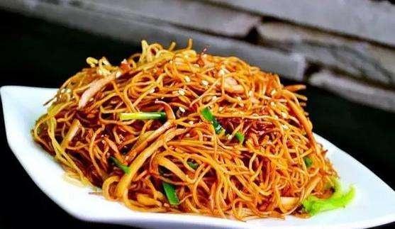 想吃炒面再也不用去饭店了,教你自己在家做,一上桌家人抢着吃