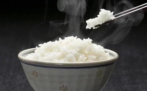 米饭可不能直接加水下锅煮,额外加上这2步,米饭更香,孩子爱吃