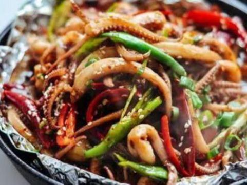 香菇炒青菜,爆炒鱿鱼,芦笋培根炒鸡蛋这几道家常菜的做法
