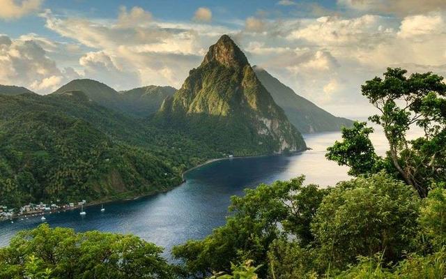 海岛之旅：盘点加勒比海地区最受欢迎的五个岛屿，宁静而优美