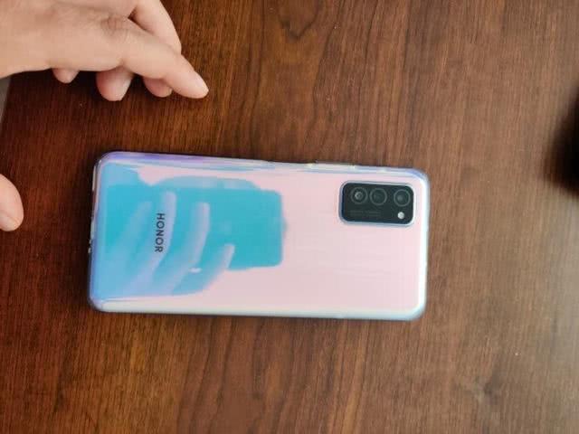 华为5G手机降价300元,任正非打心理战?网友称:太香了
