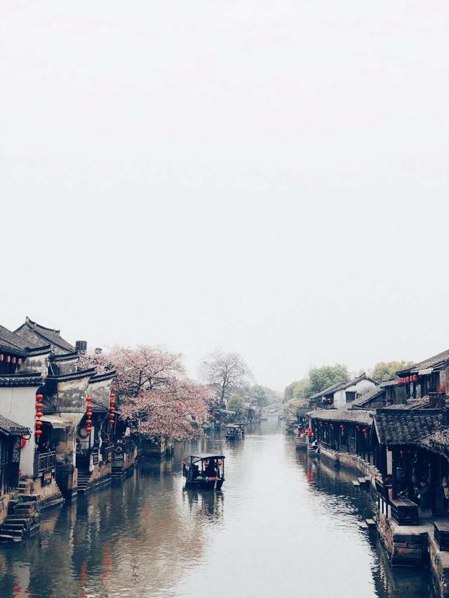 烟花三月下江南,去一座从唐代游到清代的古镇,就藏在西湖边上!
