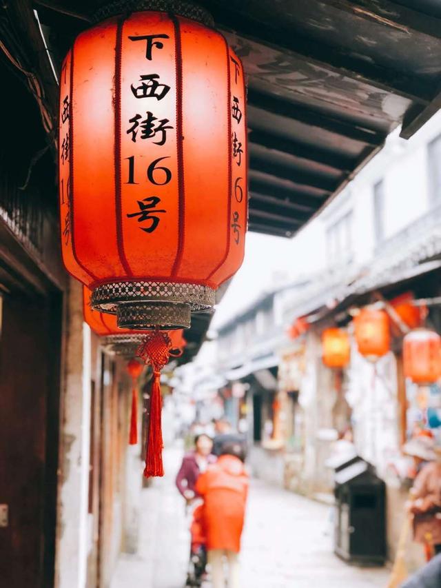 烟花三月下江南,去一座从唐代游到清代的古镇,就藏在西湖边上!