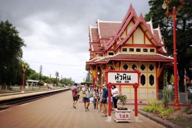 泰国华欣火车站，美的像城堡，简直就是旅途中的惊喜