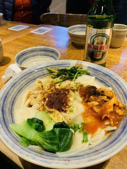 舌尖上的北京,帝都夜宵美食探秘,驴肉火烧比北京烤鸭更好吃?