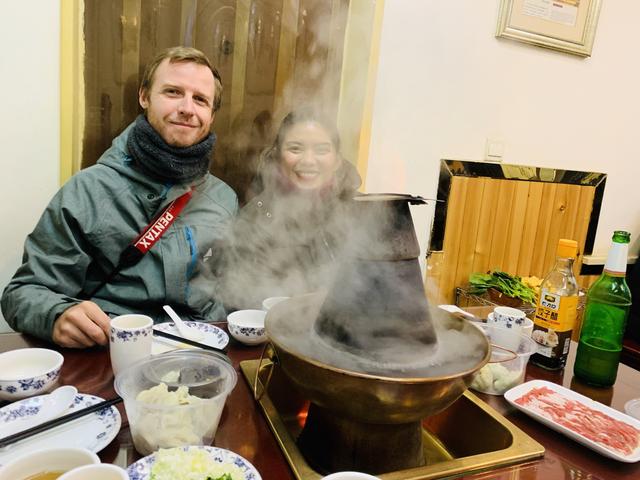 舌尖上的北京,帝都夜宵美食探秘,驴肉火烧比北京烤鸭更好吃?