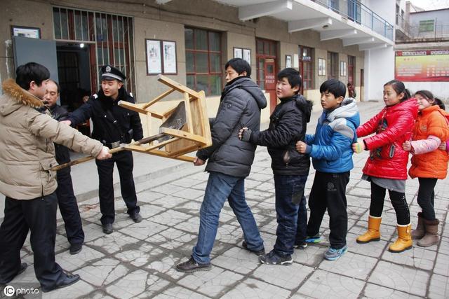 软弱被人欺!面对校园暴力,家长必须教会孩子这3点