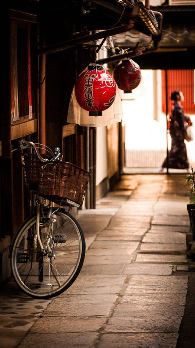 每日精美图片壁纸｜日照香炉生紫烟，遥看瀑布挂前川。