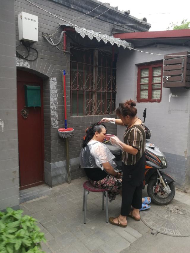 北京老胡同保护的两难:胡同是给人观赏的,还是给居民居住的?