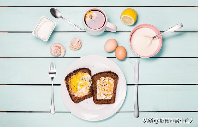吃早餐的方式不正确，对我们的健康是无益的，看看你们吃对了没？