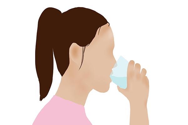 喝水时,把热水兑着凉水喝,到底好不好?