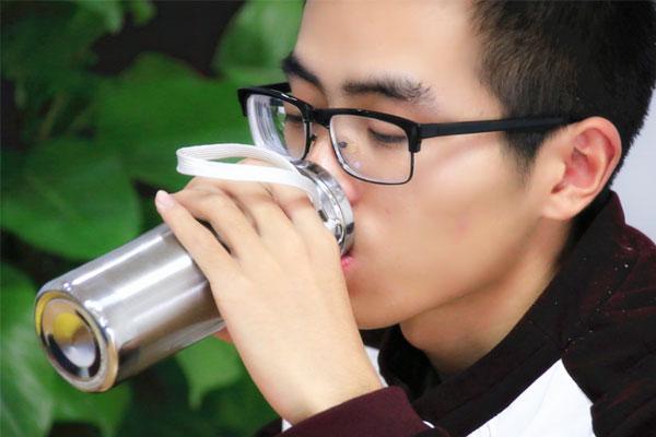 喝水时,把热水兑着凉水喝,到底好不好?