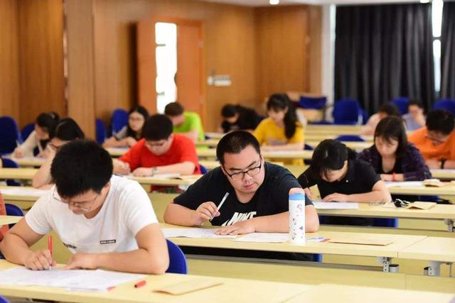 2019高考首日:语文太难,数学难度更大,明日考试难度下降明显?