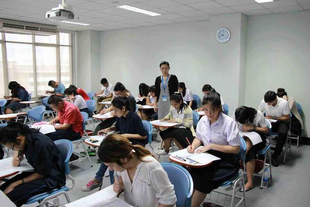 2019高考首日:语文太难,数学难度更大,明日考试难度下降明显?
