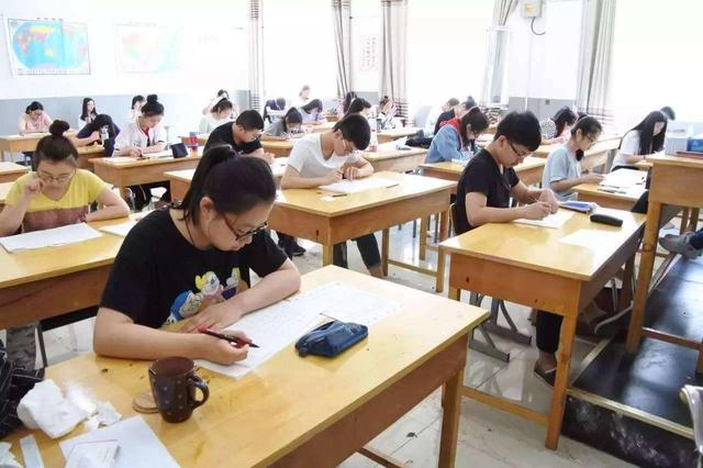 2019高考首日:语文太难,数学难度更大,明日考试难度下降明显?