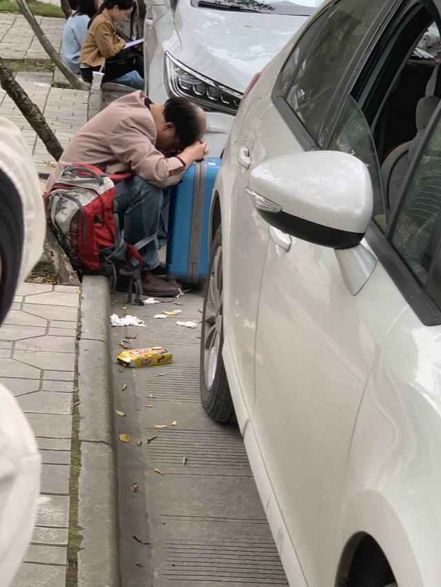 成年人的考试,崩溃可能发生在备考也可能发生在考后,一把辛酸泪