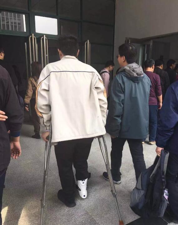 成年人的考试,崩溃可能发生在备考也可能发生在考后,一把辛酸泪