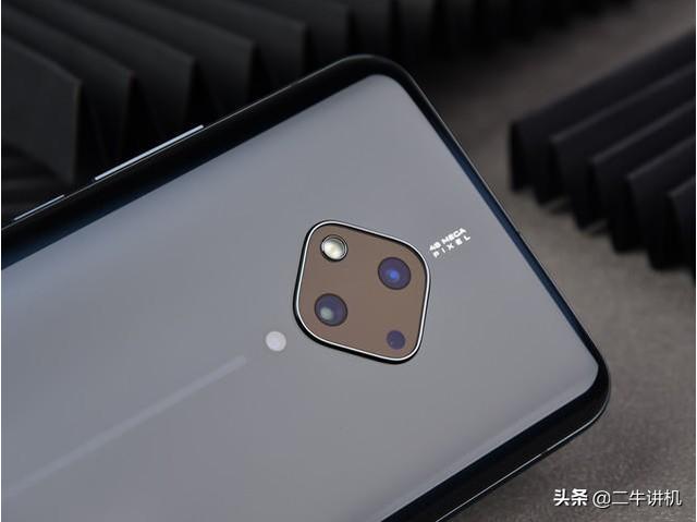 参数虽重要，但拍照好看才是关键，这一点vivo S5很懂