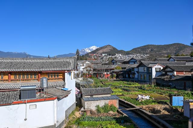 云南丽江最美民宿之一，躺在床上就可以看到玉龙雪山，性价比超高