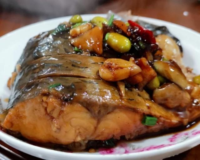 家常菜之红烧鱼,掌握这个小技巧,既去腥又入味,孩子每天吃不够
