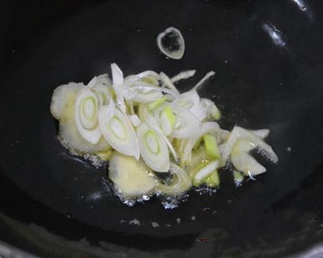 家常菜之红烧鱼,掌握这个小技巧,既去腥又入味,孩子每天吃不够