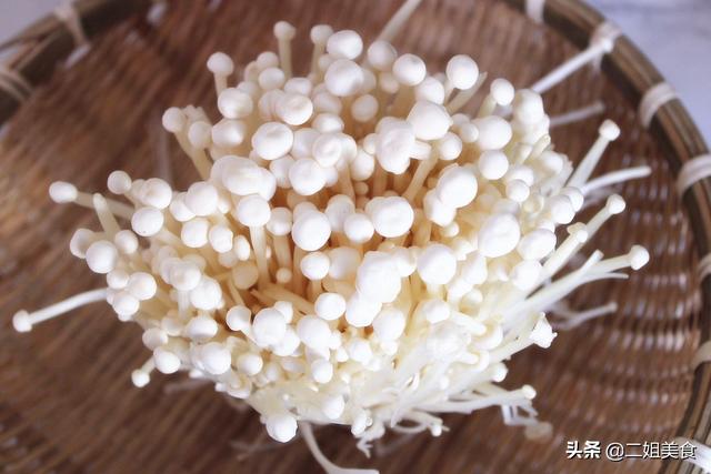 爱吃金针菇的朋友,需要牢记这三点,才能放心吃,看完告诉家人