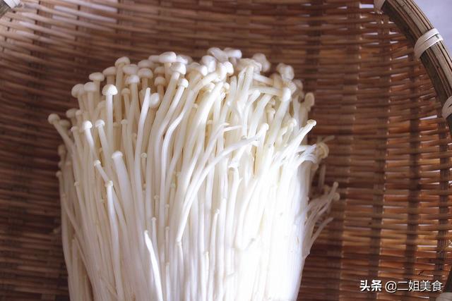 爱吃金针菇的朋友,需要牢记这三点,才能放心吃,看完告诉家人