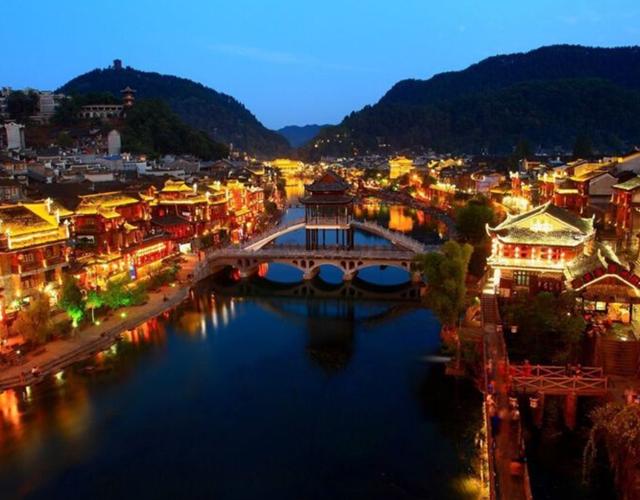 凤凰古城不可错过的4处景点,细细观赏,你会发现不一样的美景