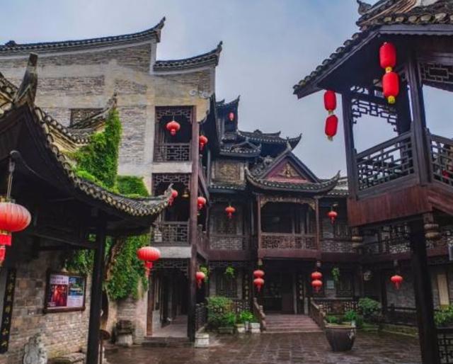 凤凰古城不可错过的4处景点,细细观赏,你会发现不一样的美景