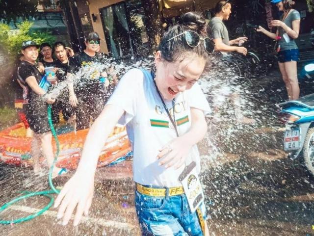 四月泰国清迈泼水节,全民大狂欢即将开幕,游风景名胜