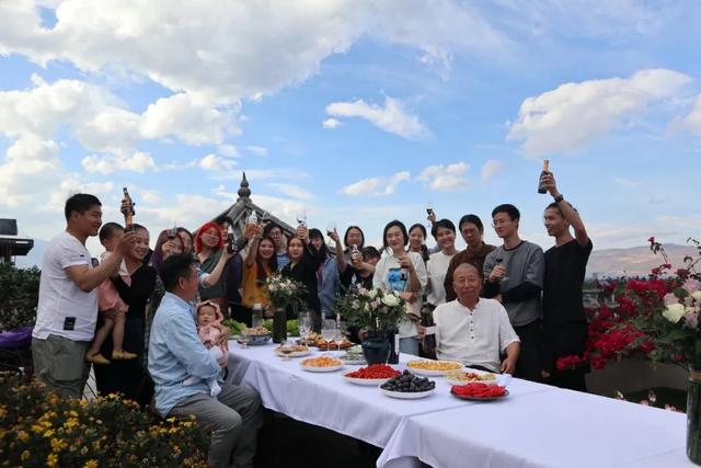 大理苍山下洱海边的白族院落民宿,去闻闻大理的春天丨泊心云舍