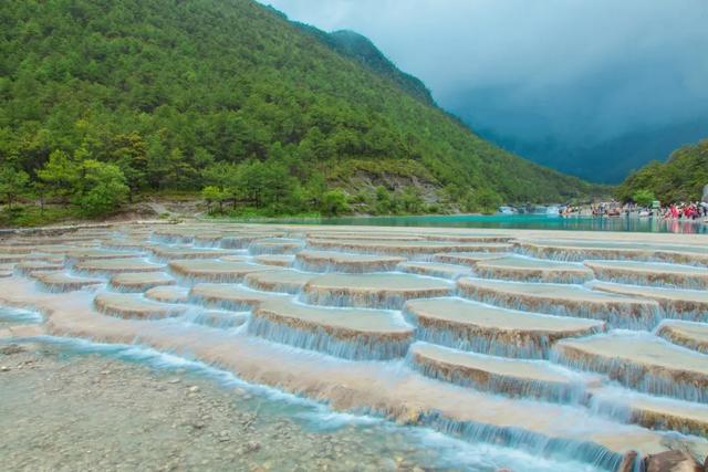 大理苍山下洱海边的白族院落民宿,去闻闻大理的春天丨泊心云舍
