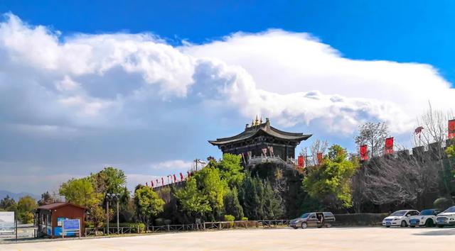 大理苍山下洱海边的白族院落民宿,去闻闻大理的春天丨泊心云舍