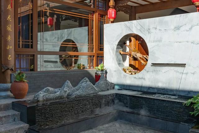 大理苍山下洱海边的白族院落民宿,去闻闻大理的春天丨泊心云舍