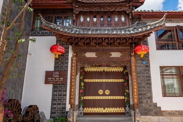 大理苍山下洱海边的白族院落民宿,去闻闻大理的春天丨泊心云舍