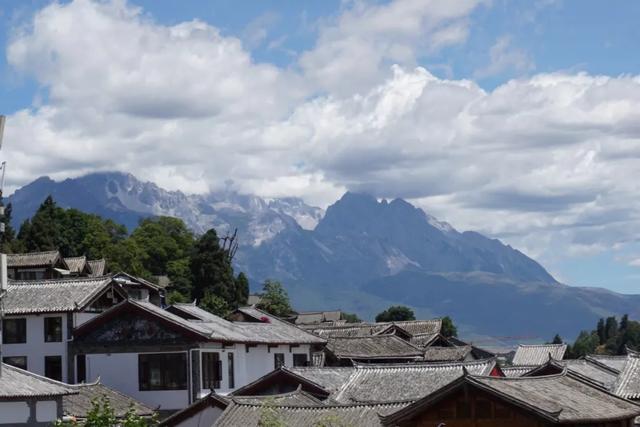 大理苍山下洱海边的白族院落民宿,去闻闻大理的春天丨泊心云舍