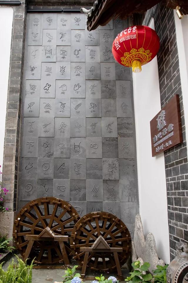 大理苍山下洱海边的白族院落民宿,去闻闻大理的春天丨泊心云舍