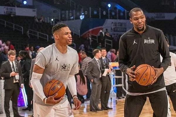 NBA球星一天吃饭需要多少钱？看看杜兰特，一年能吃掉一套房