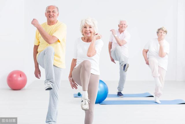 老年人预防骨质疏松，光补钙或还不够，还要补充镁与维生素D