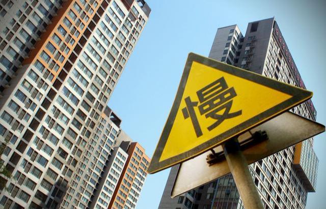 降100万无人买,楼市“下跌潮”来了?王健林透底,官媒紧急表态