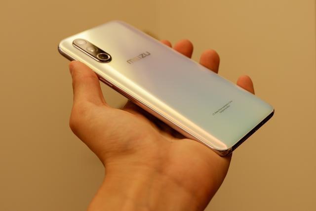 vivo更胜一筹,骁龙855Plus+12G+4500mAh+4800万三摄,对标魅族